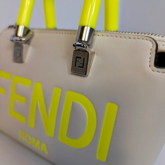 Fendi x Marc Jacobs Peekaboo Top Handle Bag in Cream Leather with Neon Yellow HW - Picture 3 of 14